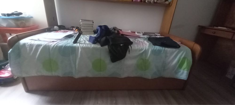 Mobilia de quarto duas camas de solteiro e uma secretaria