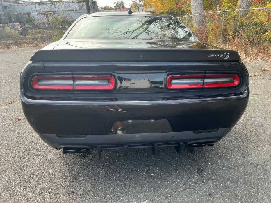 Dodge Challenger SRT Hellcat      2017
