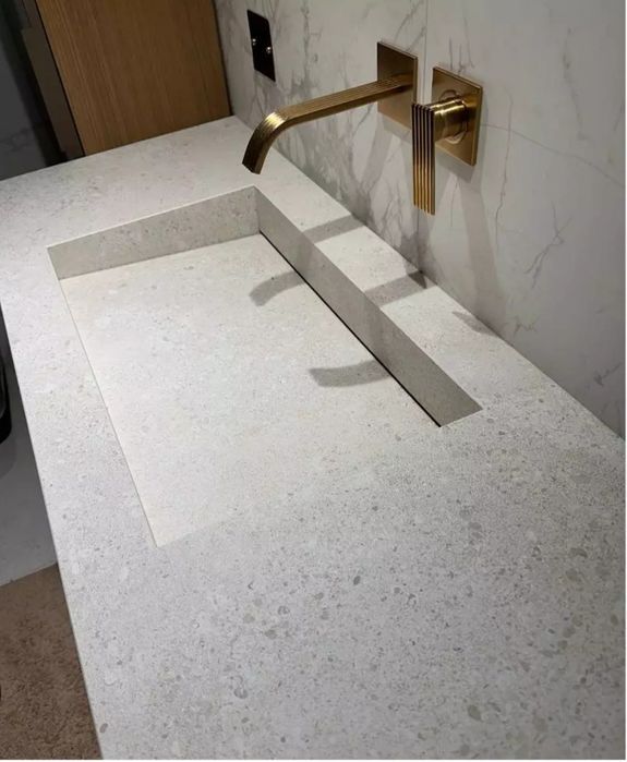 Умивальник з керамограніту