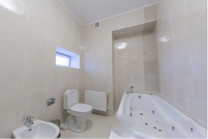 Дом в коттеджном городке с выходом на воду, Козин, Дамба