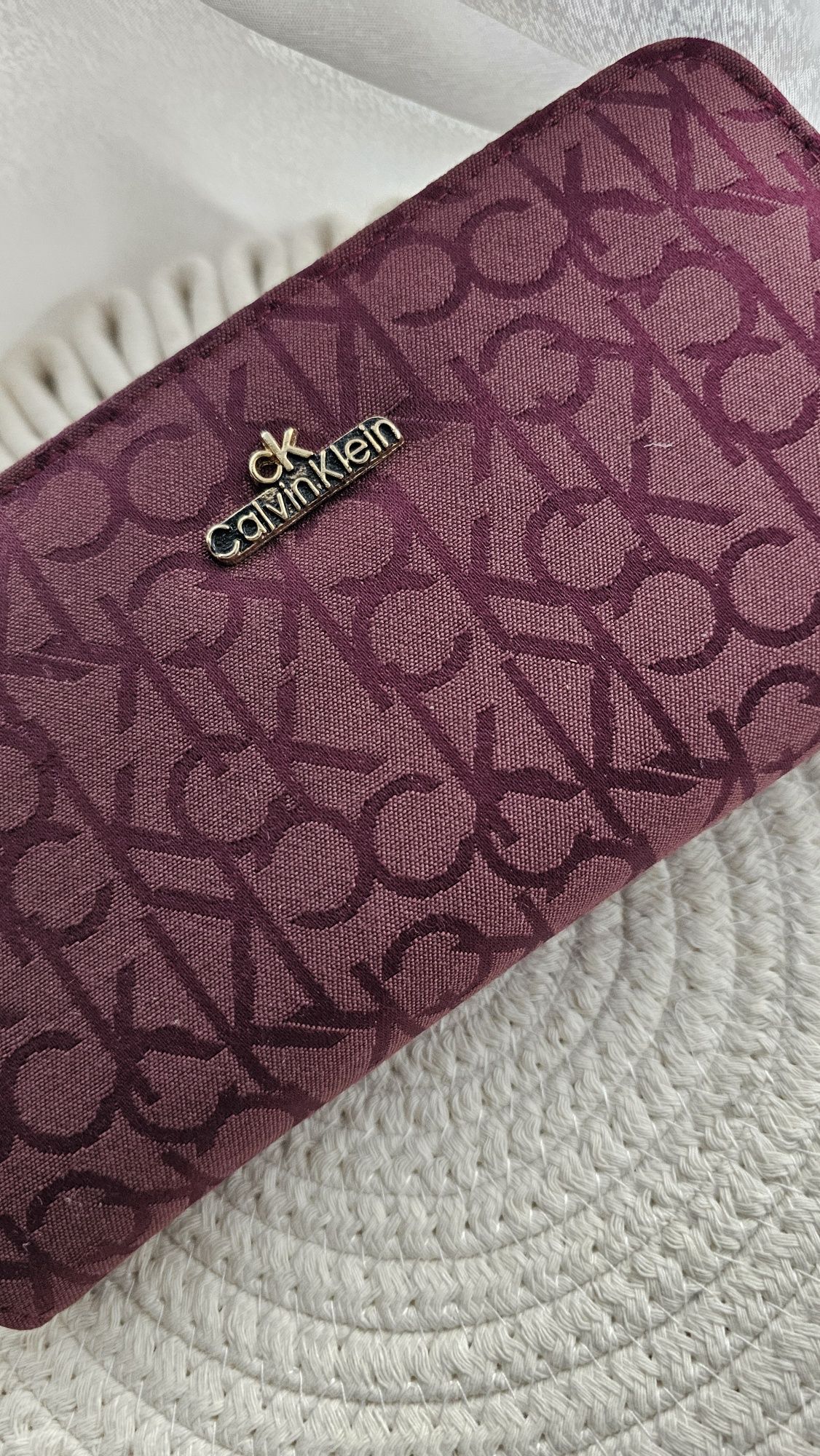 Portfel ck Calvin Klein materiał.bordowy nowy 21x11 cm duży pojemny