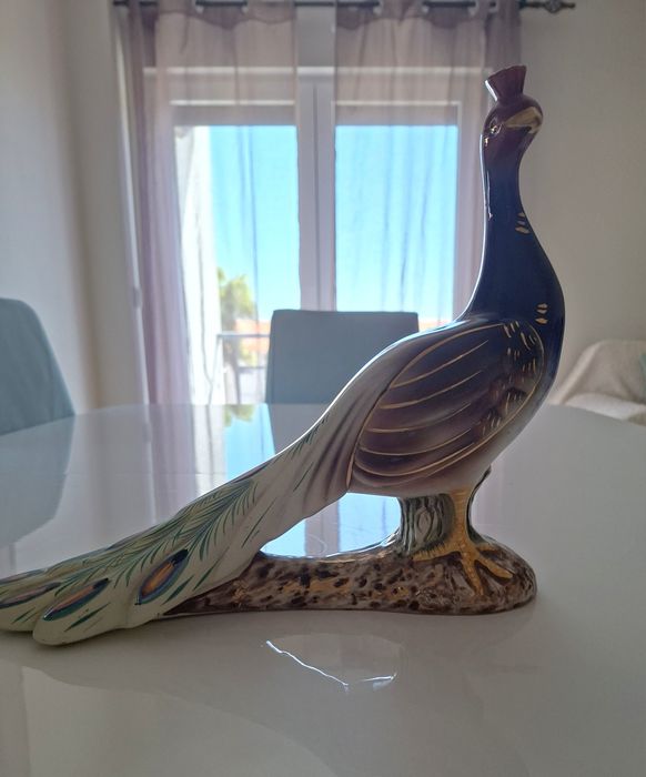 Escultura de Pavão em Faiança Portuguesa  anos 50/70