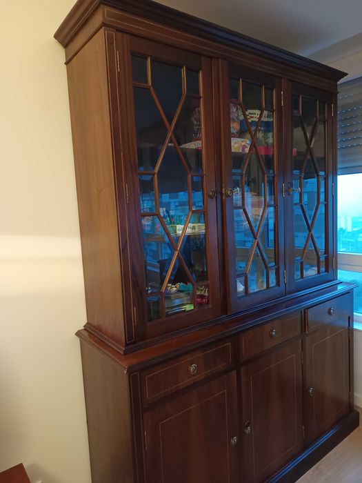 Móvel de estilo, estante com vitrine