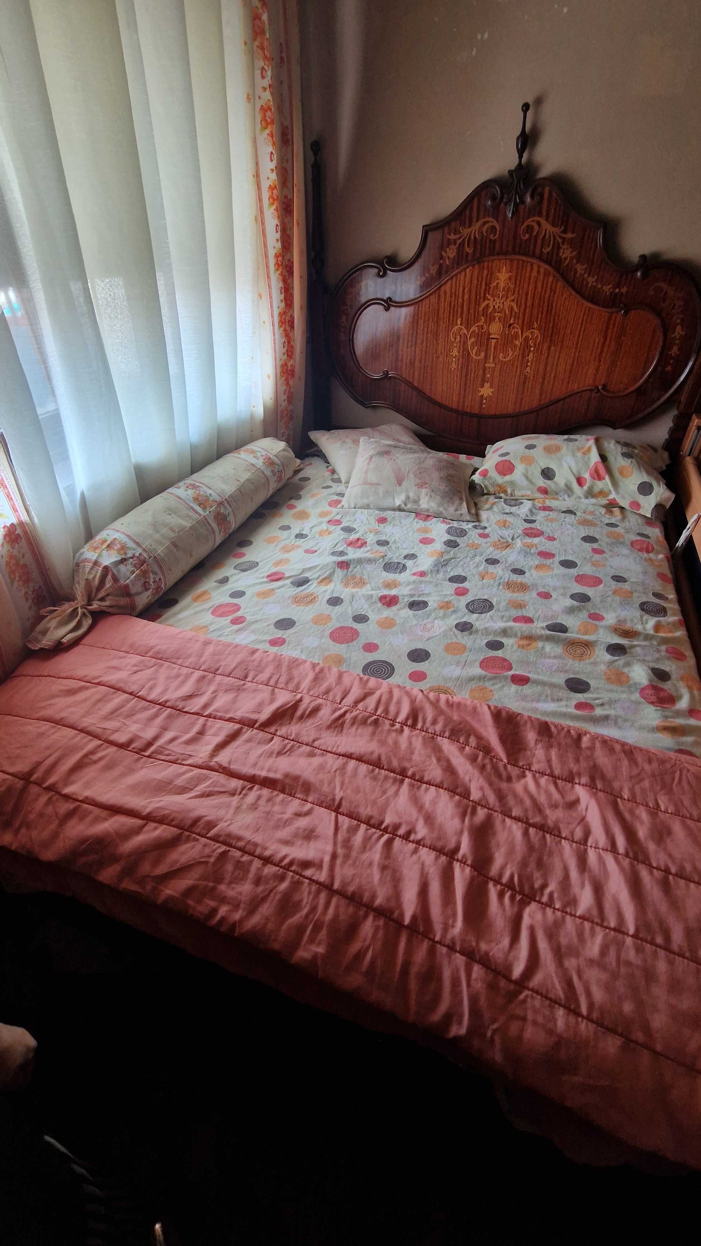 Cama antiga para restauro
