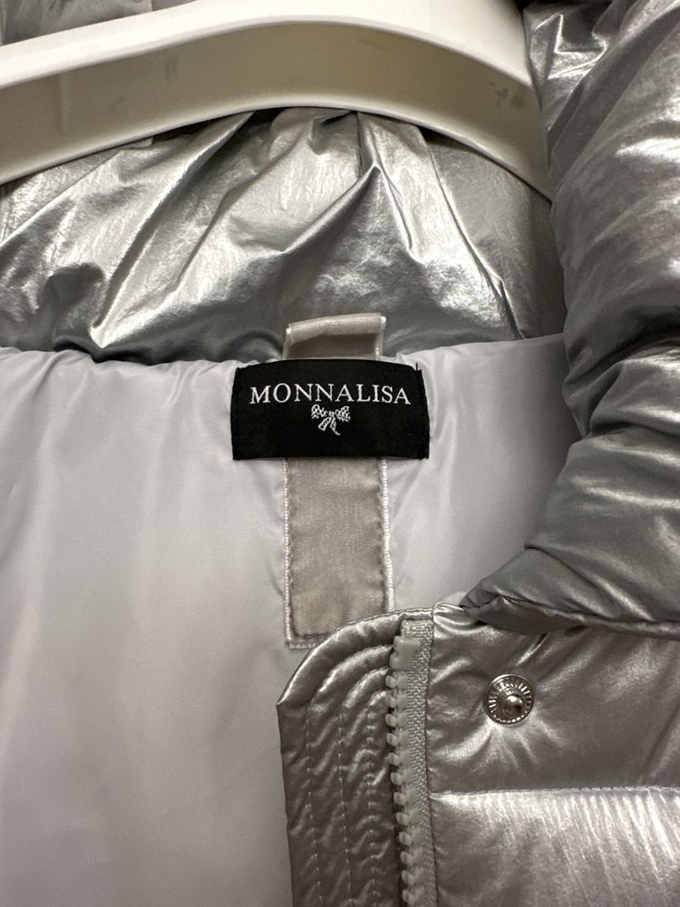 Продам пальто Monnalisa,12,152 см,новое.