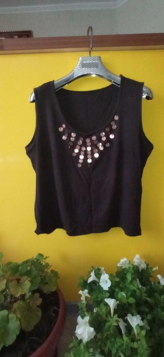 Оригінальна майка у відмінному стані.  Довж.по спинці 53 см,.