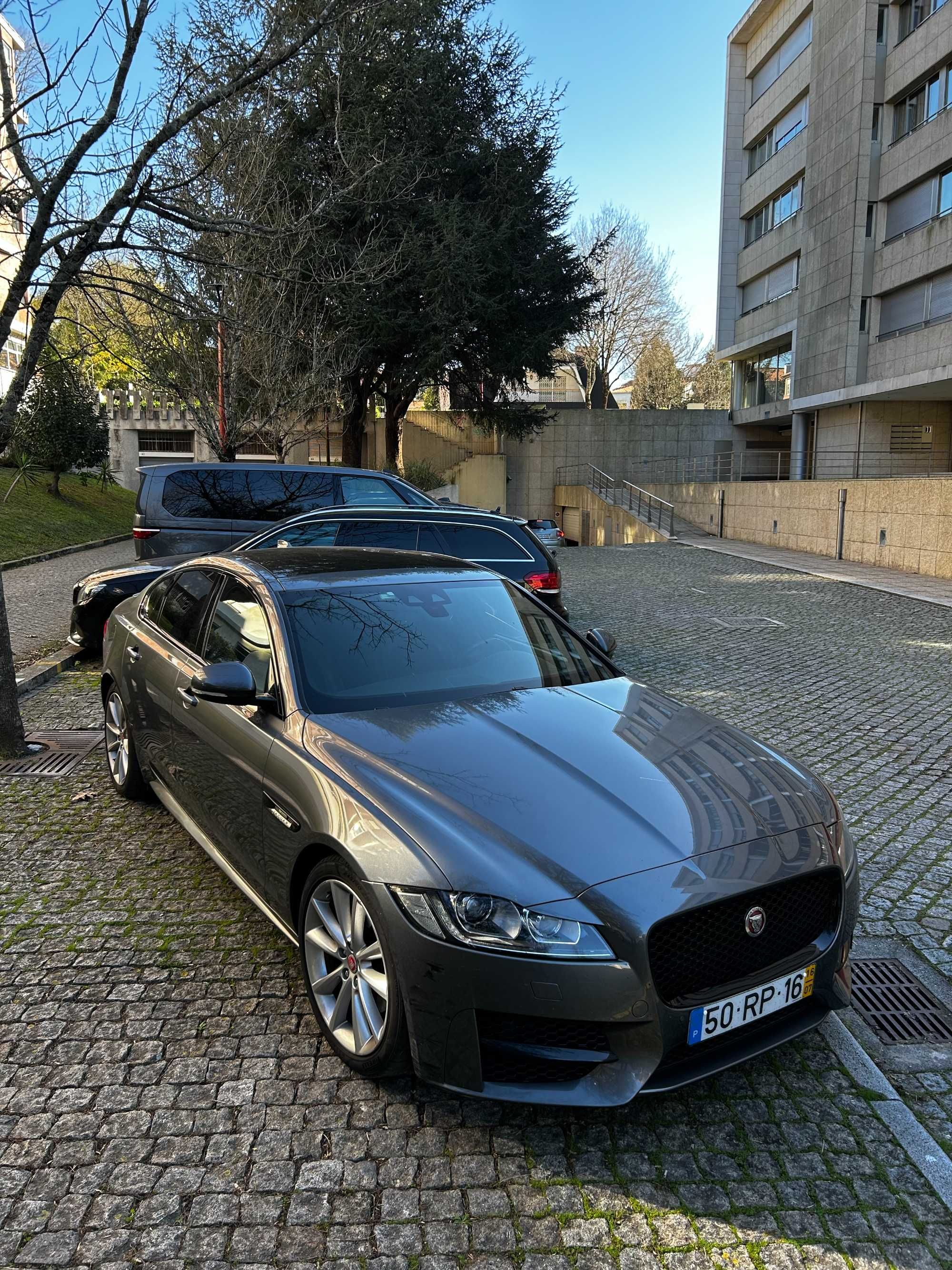 Jaguar XF R Sport - Qualidade e Luxo