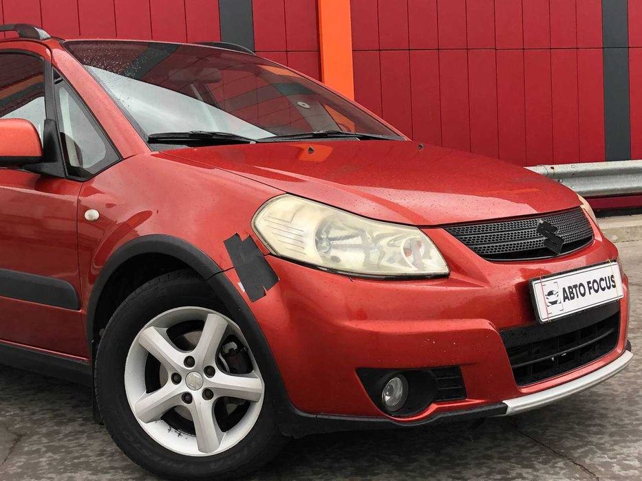 В продажі Suzuki SX-4 2007 року випуску.