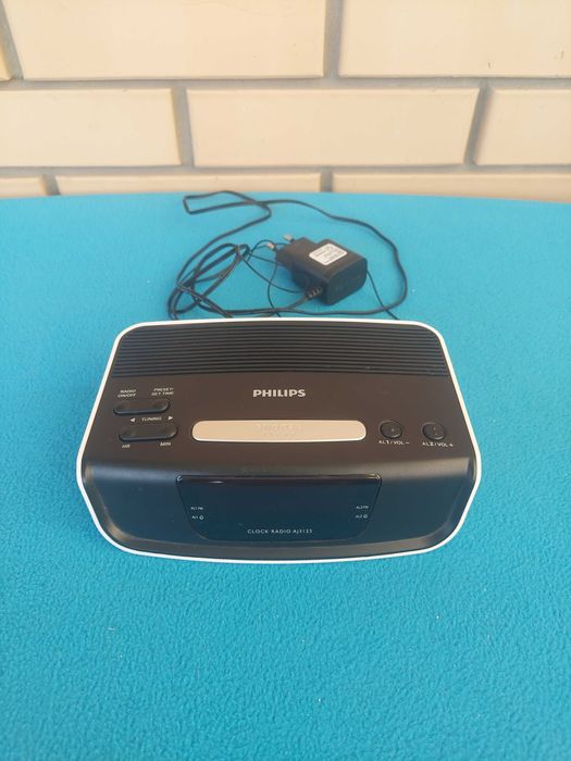 Phillips AJ3123 електронний годинник радіо радіобудильник