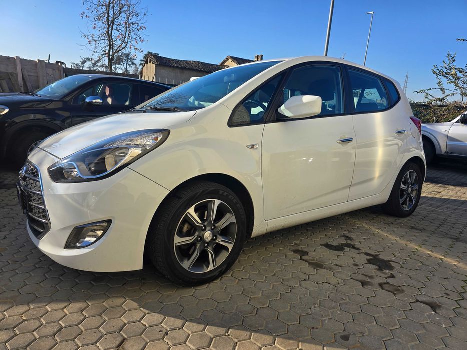 Hiundai  ix20  1.4  gaz Posiadam inne auta z  włoch całe  i uszkodzone