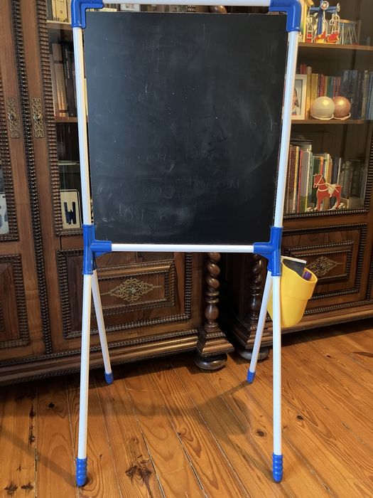 Quadro duplo de ardósia e branco para marcadores