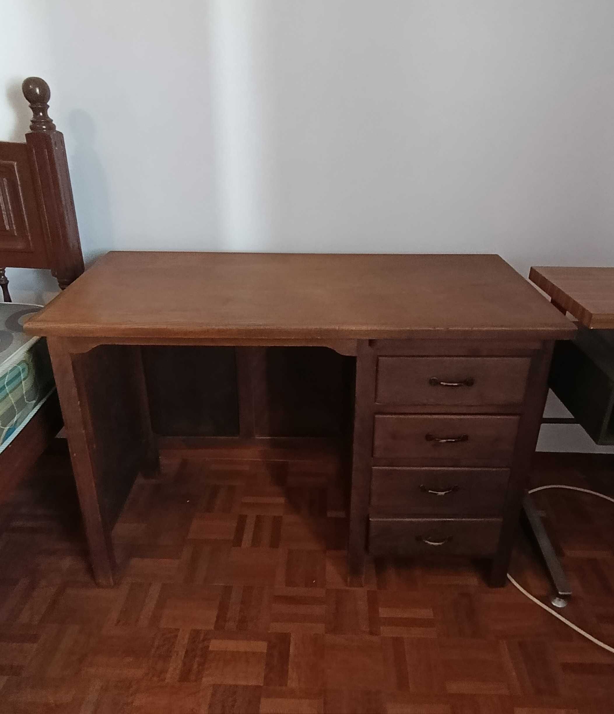 Secretária antiga
