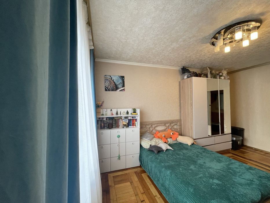 Продам 3к квартиру, вул. Синьоозерна, 4а, Святошино