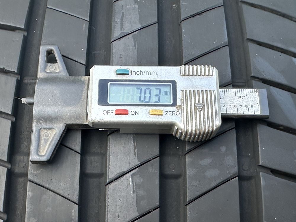 Літні шини 235/40/19 Bridgestone Turanza T005 резина летняя