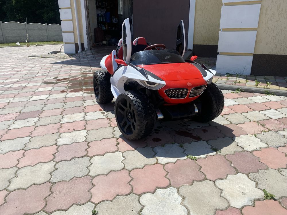 Дитячий електромобіль