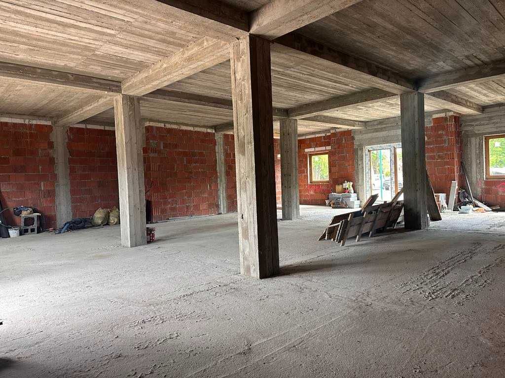 Lokal handlowo-usługowy 300 m² – centrum Janowa, nowy budynek