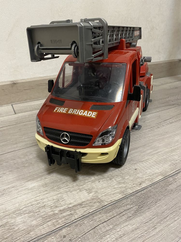 Пожежна машина Bruder пожарная