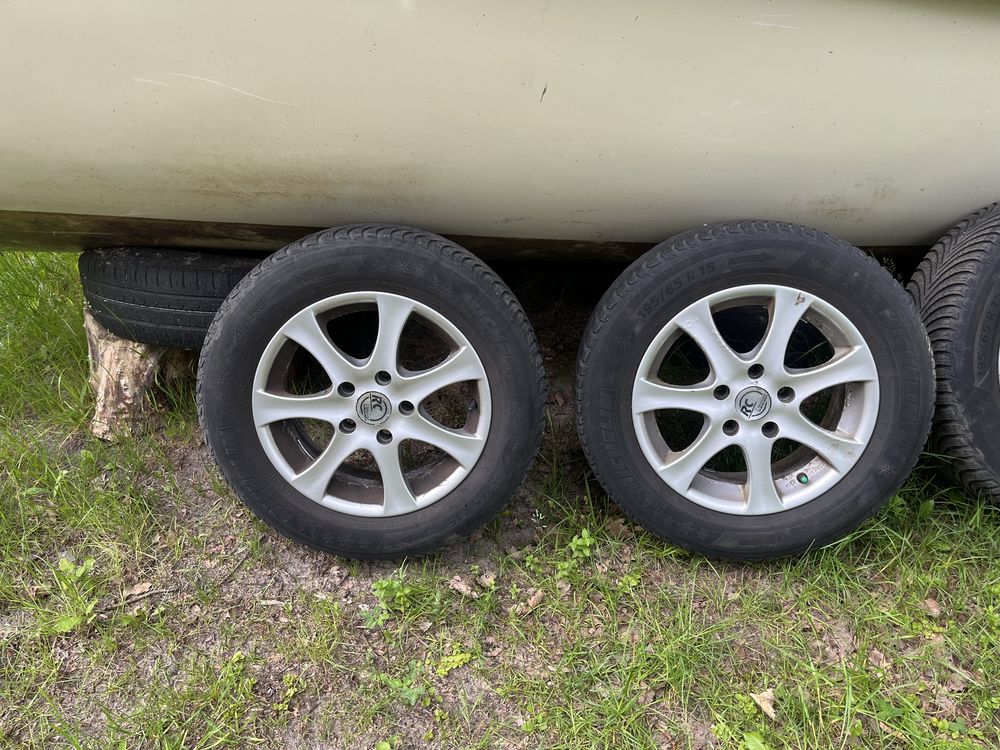 Felgi aluminiowe 15” z oponami zimowymi RCD Mazda 3
