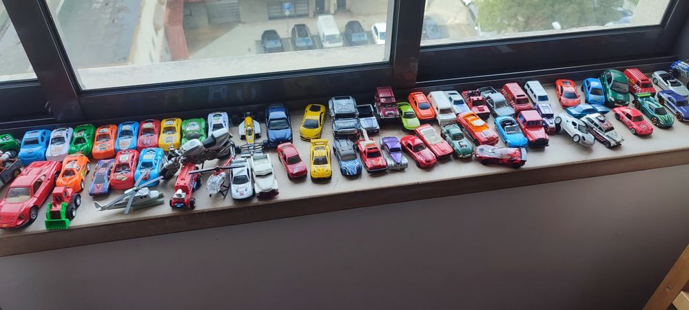 Mini carros maioria hotwweels