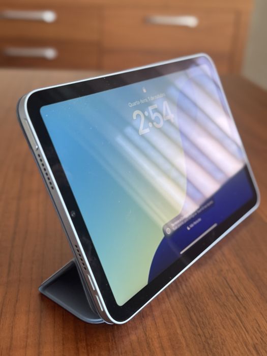 iPad Mini 128GB Novo + Capa Azul – Pronto a usar.