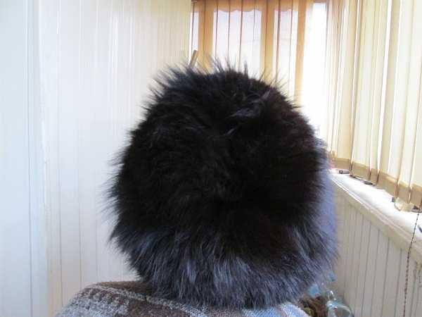 Продам зимнюю шапку б/ из крашеной чернобурки р. 62-63