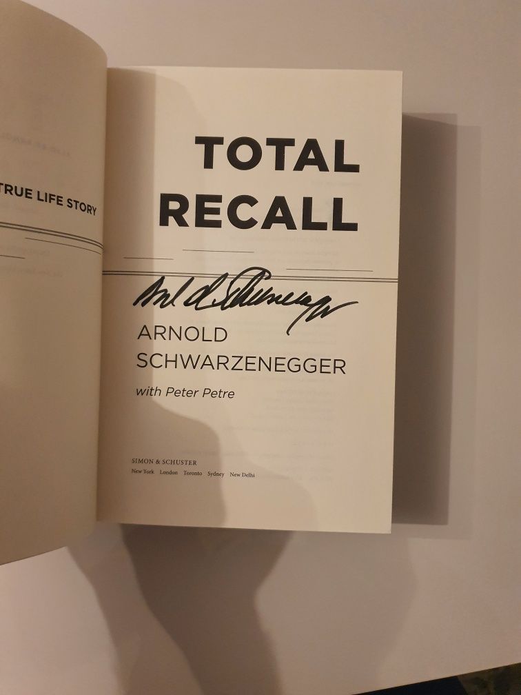 Livro Arnold Schwarzenegger autografado
