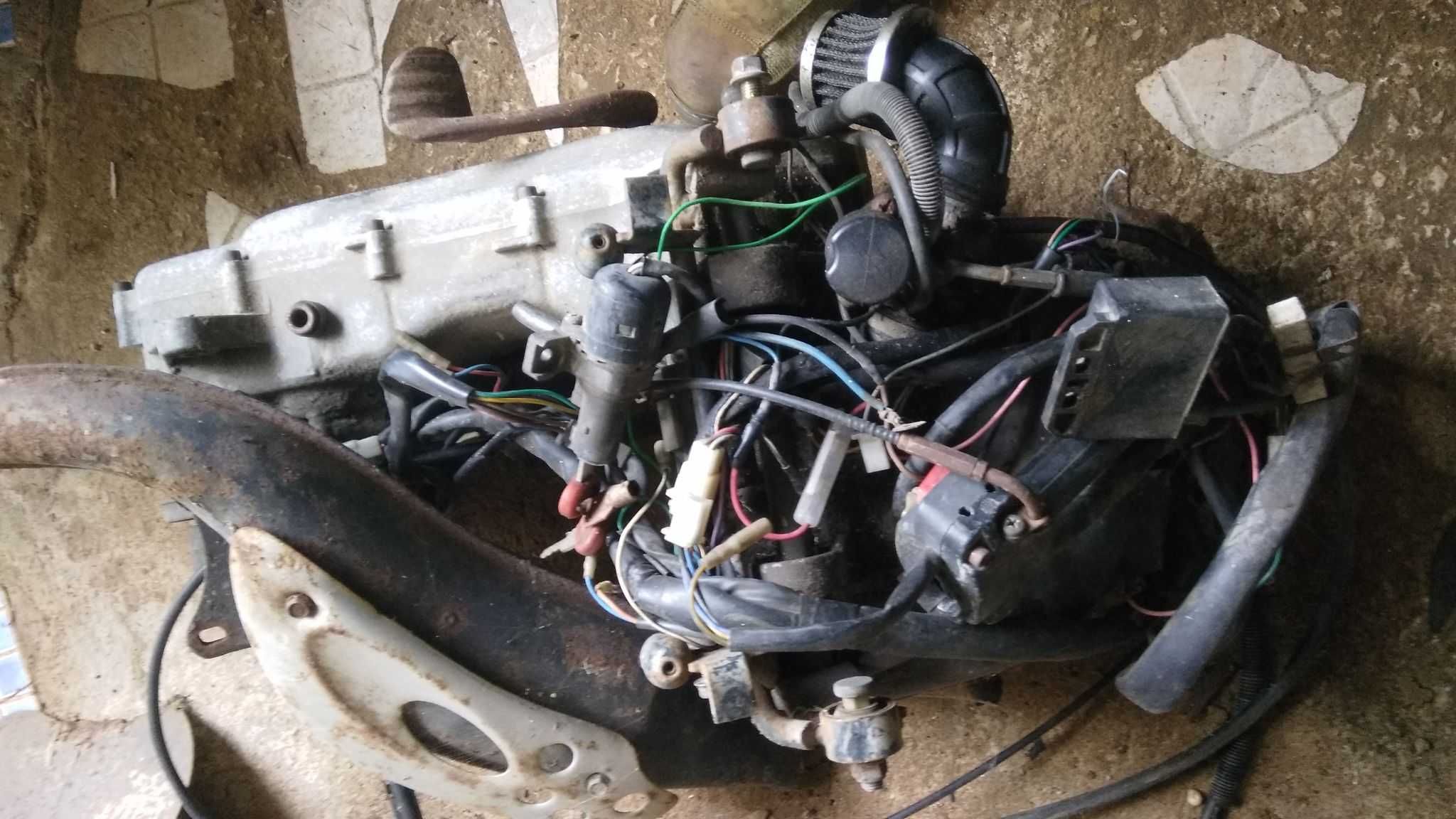 Peças Malaguti F12, motor completo, farol, manómetros, amortecedor