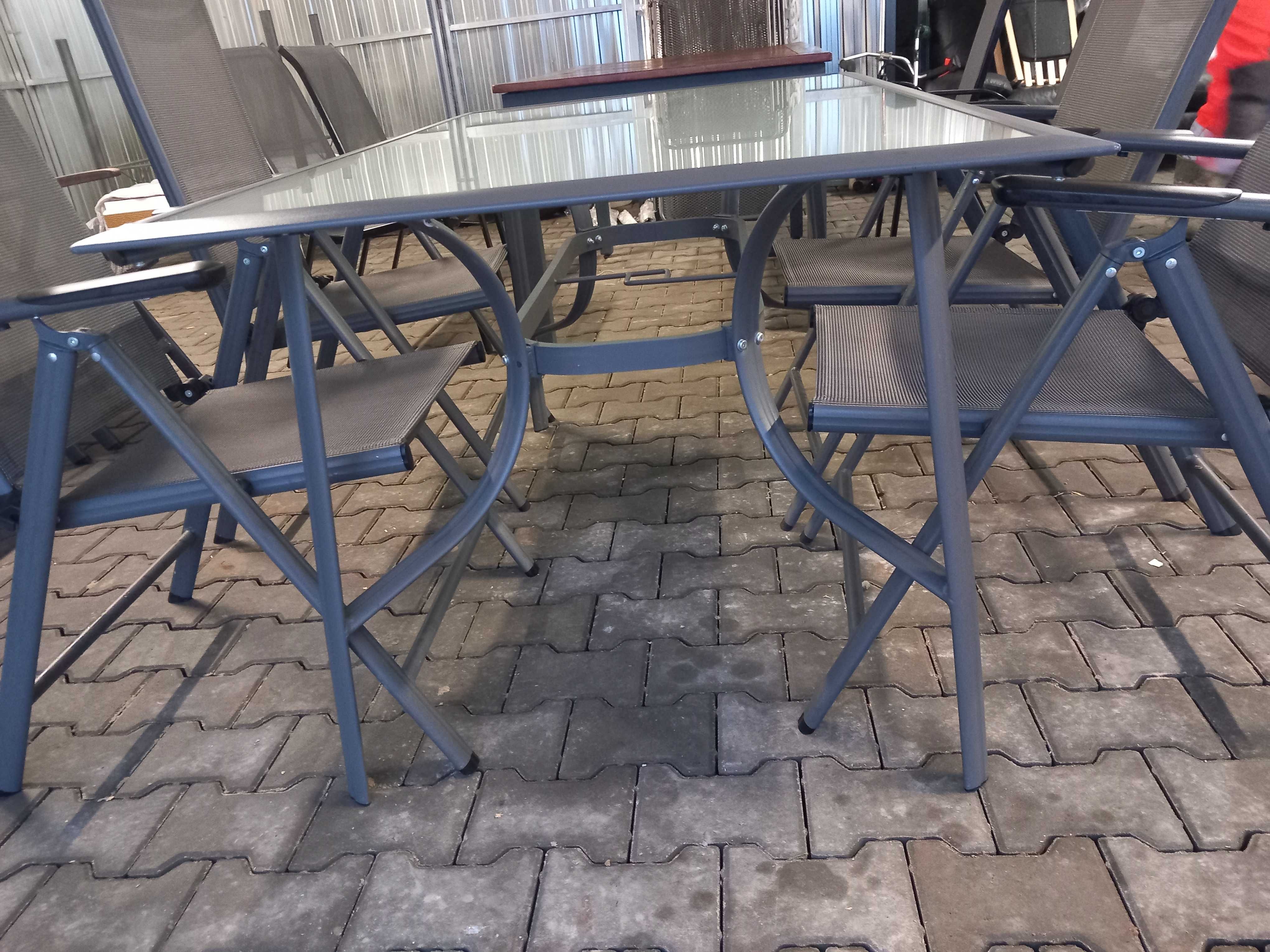 Komplet ogrodowy stół plus krzesła
