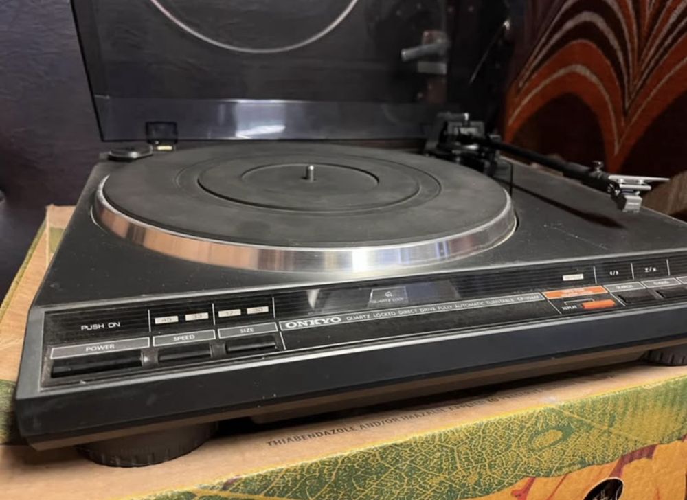 Gramofon ONKYO CP1046F