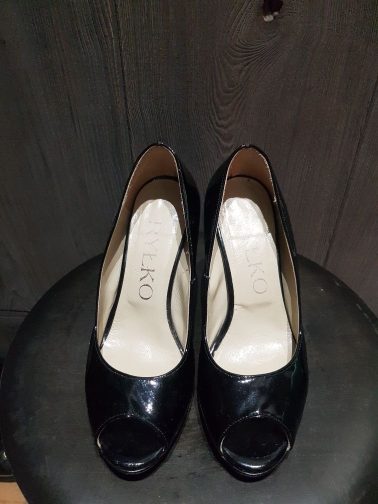 Buty na wesele, szpilki lakierowane czarne Ryłko r. 37,5