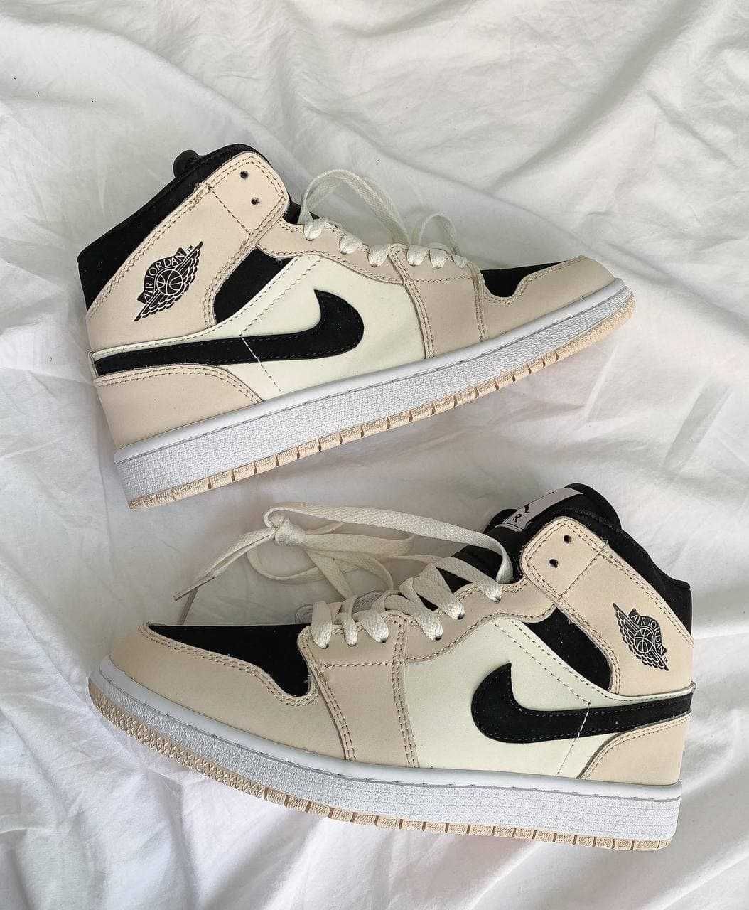 N1ke Air Jordan 1 Beige/Black