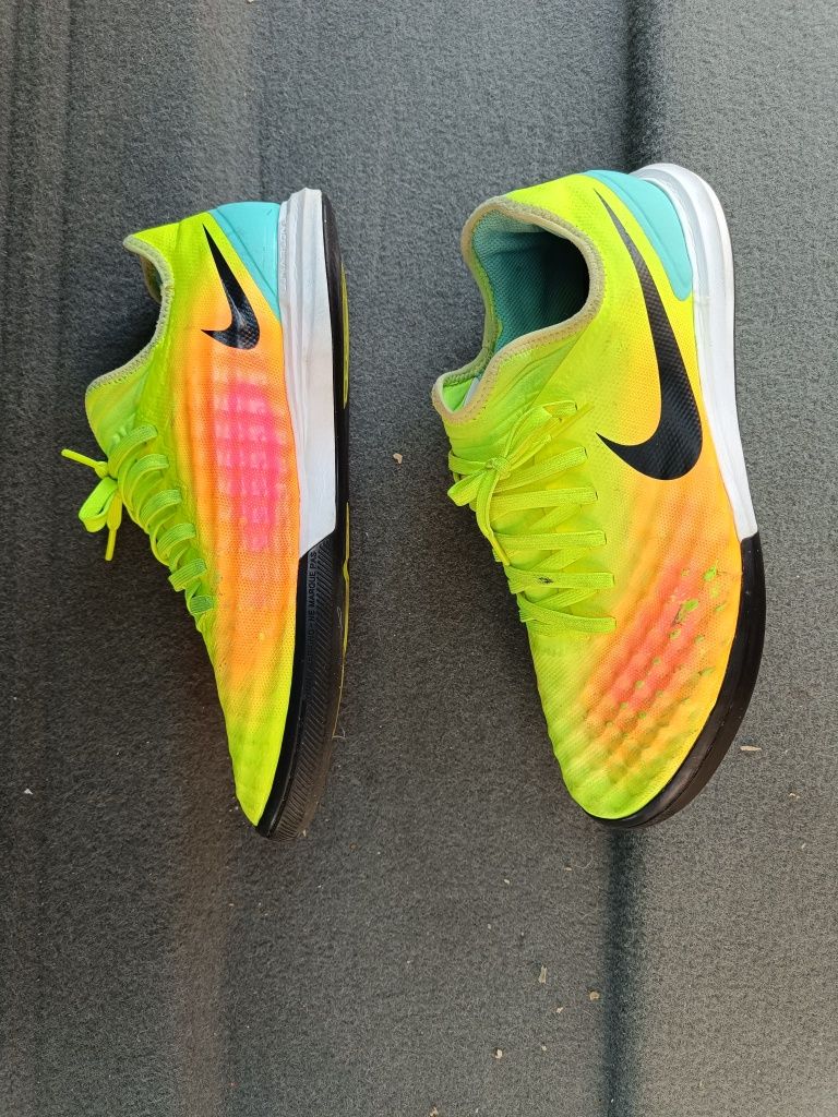 Sprzedam halówki Nike magista 44 profy