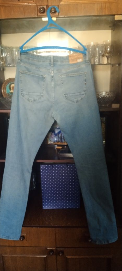 Продам фірмові чоловічі джинси 34 розм.в гарному стані