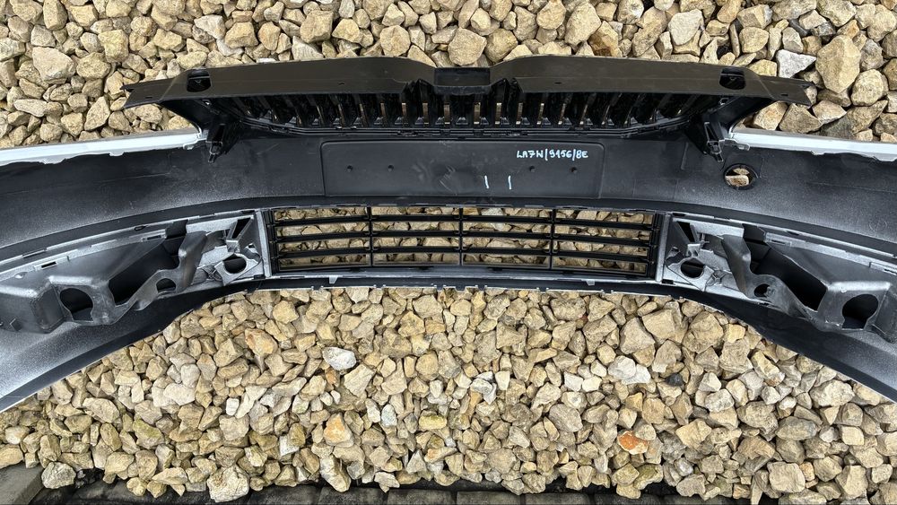 Zderzak przedni Skoda Octavia 3 III 5E 12- przedlift srebrny LA7W