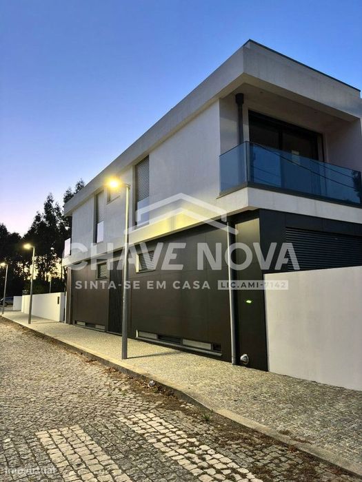 Moradia T4 Moderna à Entrada da Cidade de Espinho