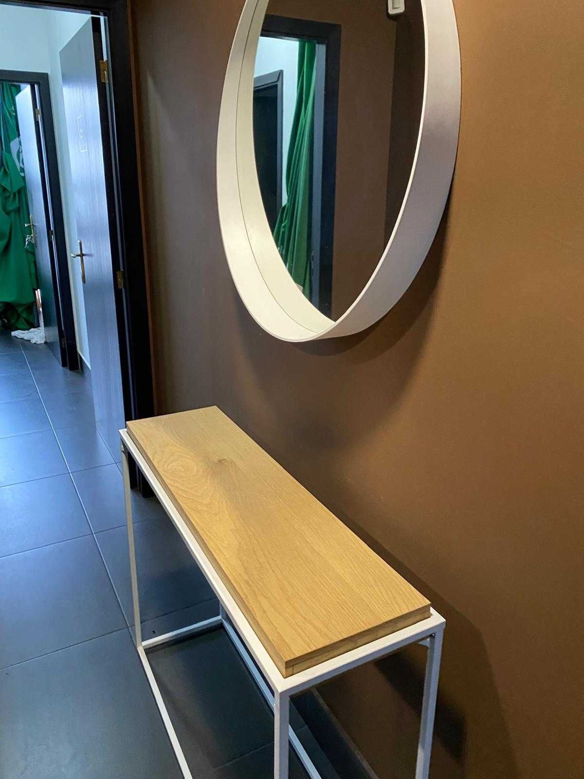 Espelho com moldura redondo, decorativo.