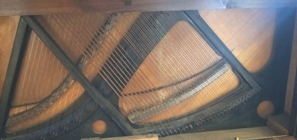 Zabytkowe pianino firmy Rosenkranz