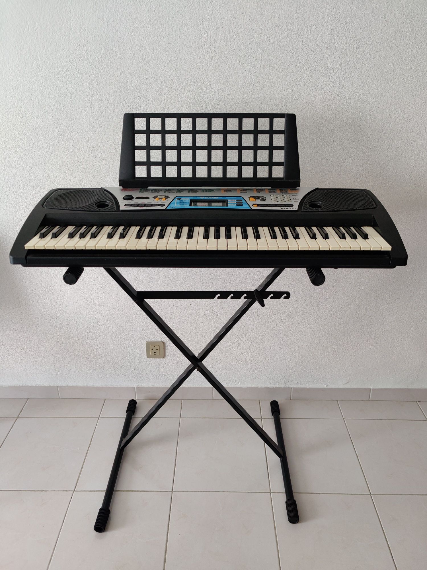 Órgão Yamaha PSR 170