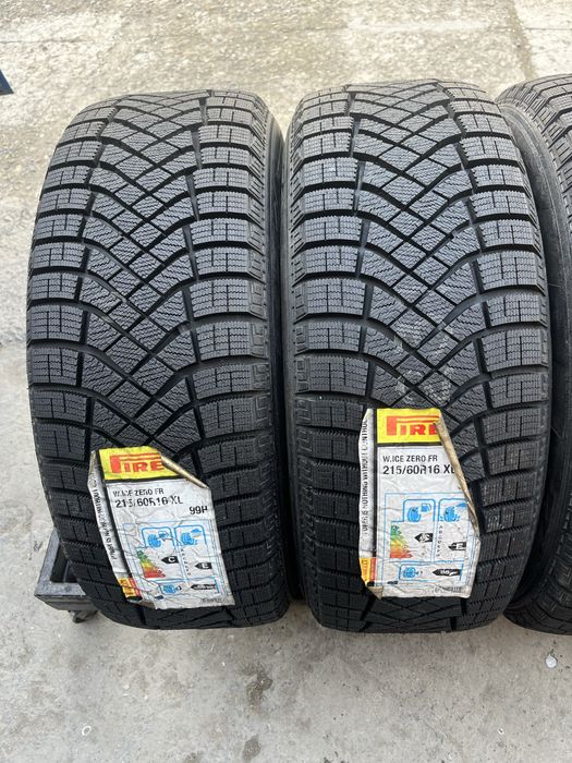 215/60R16 Pirelli Ice Zero FR