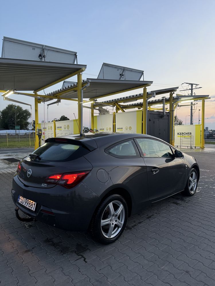 Opel Astra GTC 2013