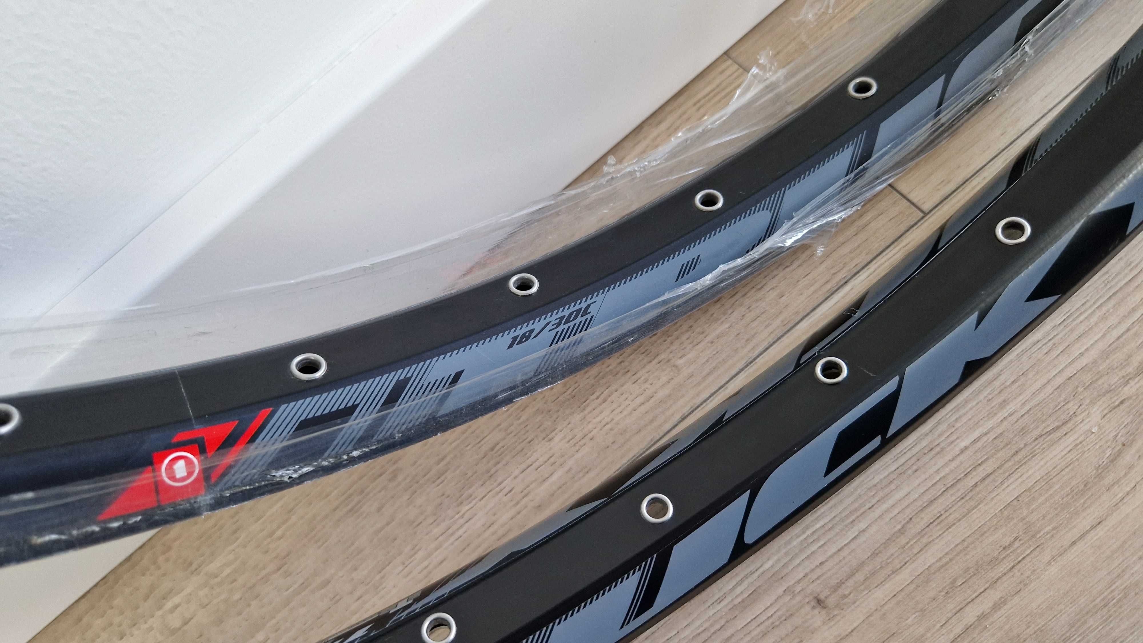 NOWE Obręcze MACH 1 TRUCKY 30 DISC 27,5" 30MM TUBELESS Komplet