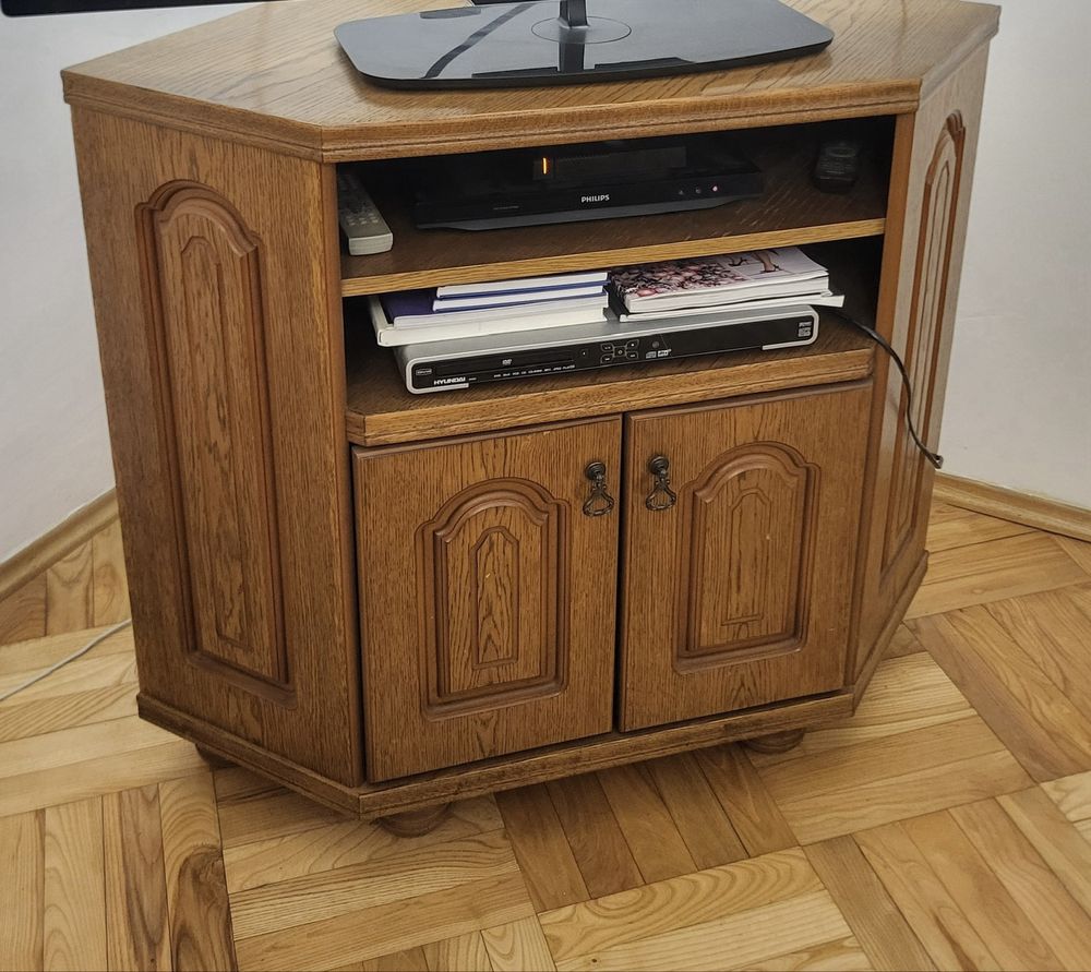 Drewniana półka  pod telewizor