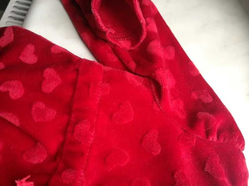 Czerwona sukienka w serduszka 86 H&M ala welur