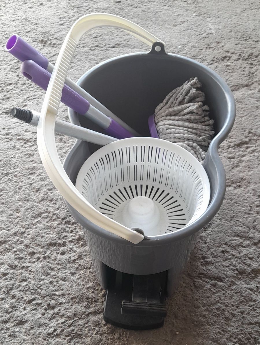 Wiadroautomatyczne z mopem wirującym mop