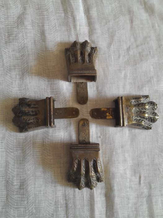 4 pés em metal para mesa