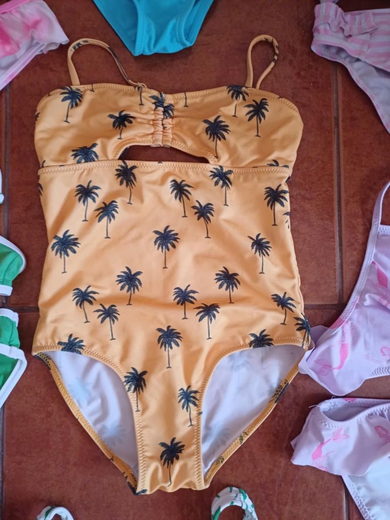 11 biquinis e um fato de banho