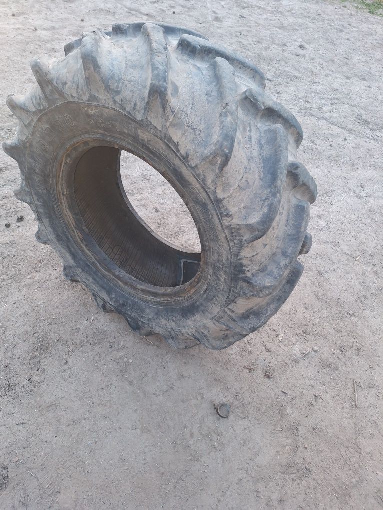 Opona 360/70r20 Taurus