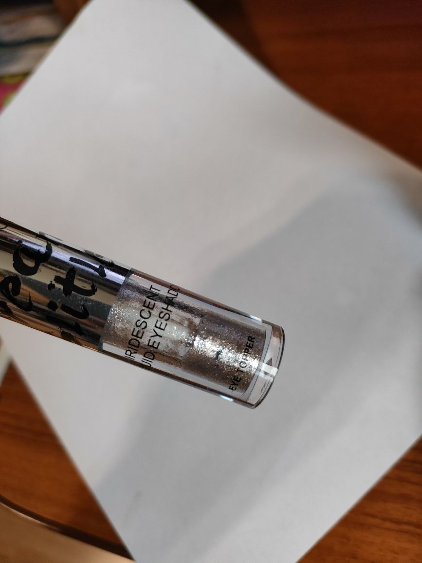 Cień w kremie metaliczny srebrny eye shadow topper efekt tafli nowy
