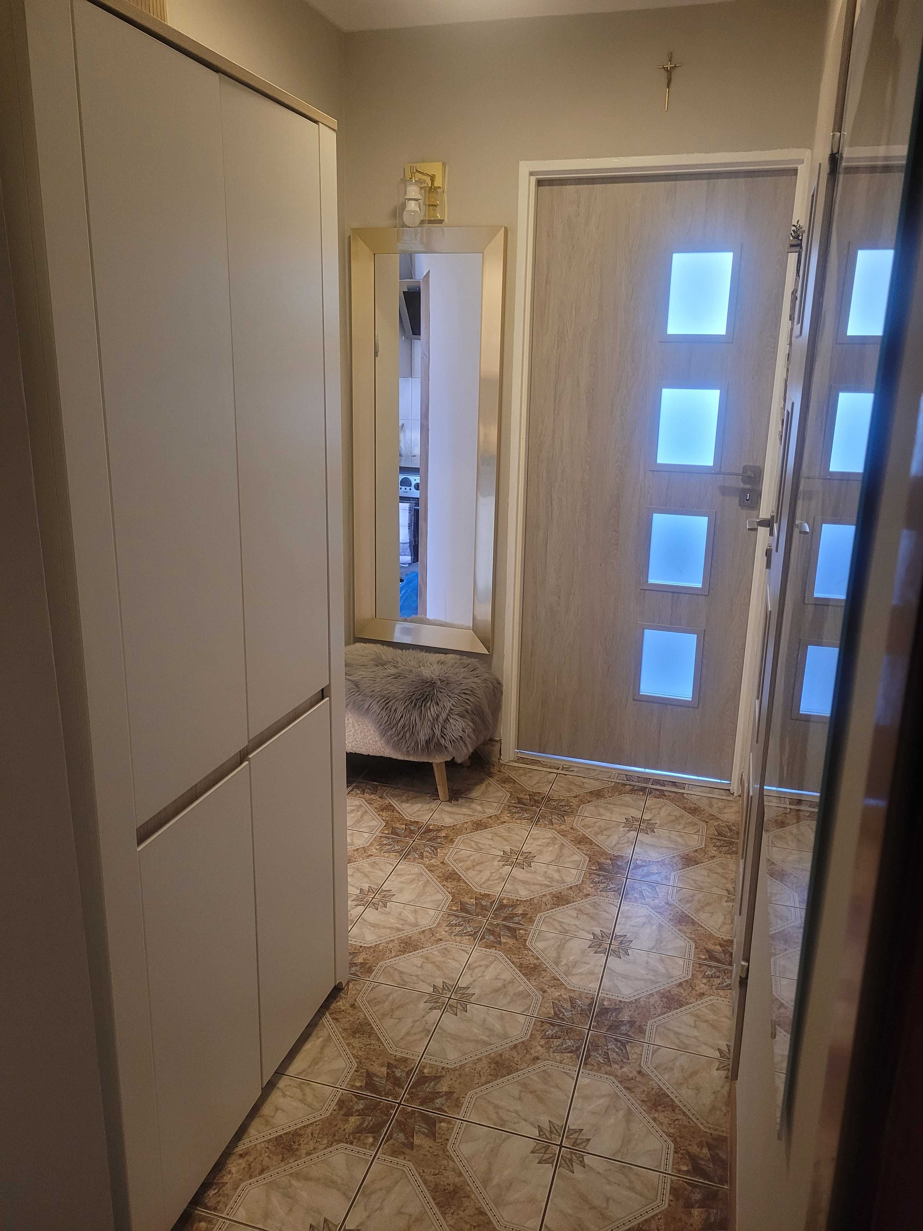 2 pokoje, balkon z widokiem na góry, centrum 39,2 m2.