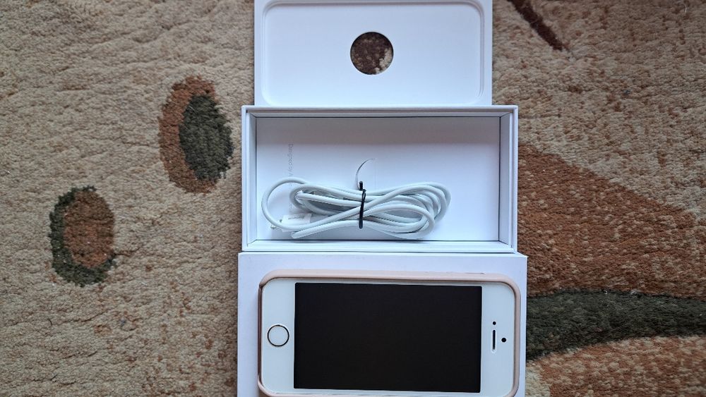 Telefon komórkowy IPhone SE